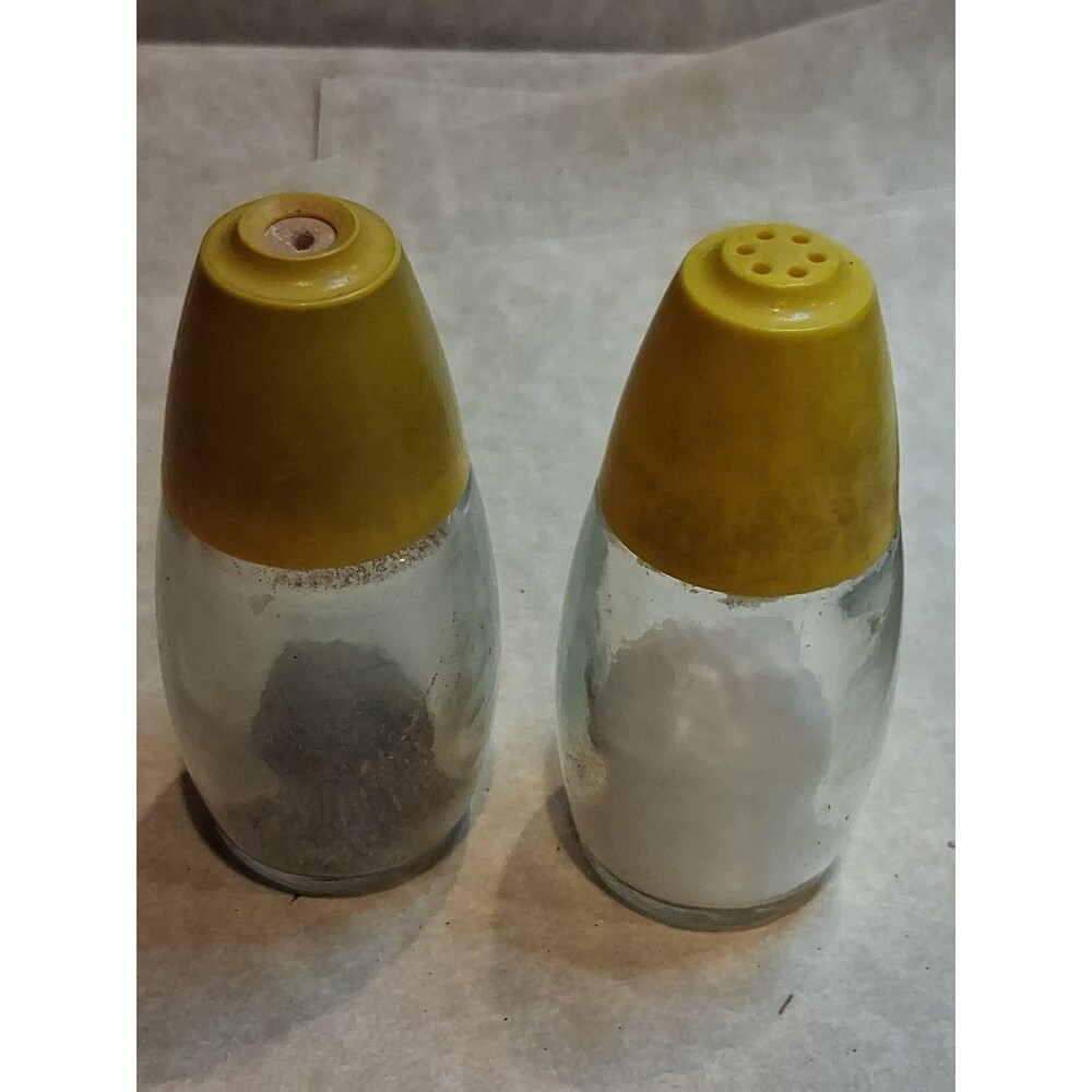 Gemco Westinghouse Salt And Pepper Shaker Set Glass Clear Plastic Top Yellow